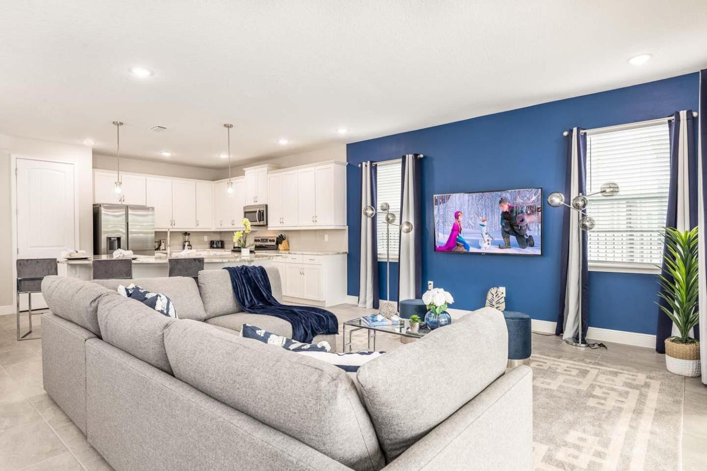 Sophisticated 6 Bdrm With Movie At Encore Holiday home *