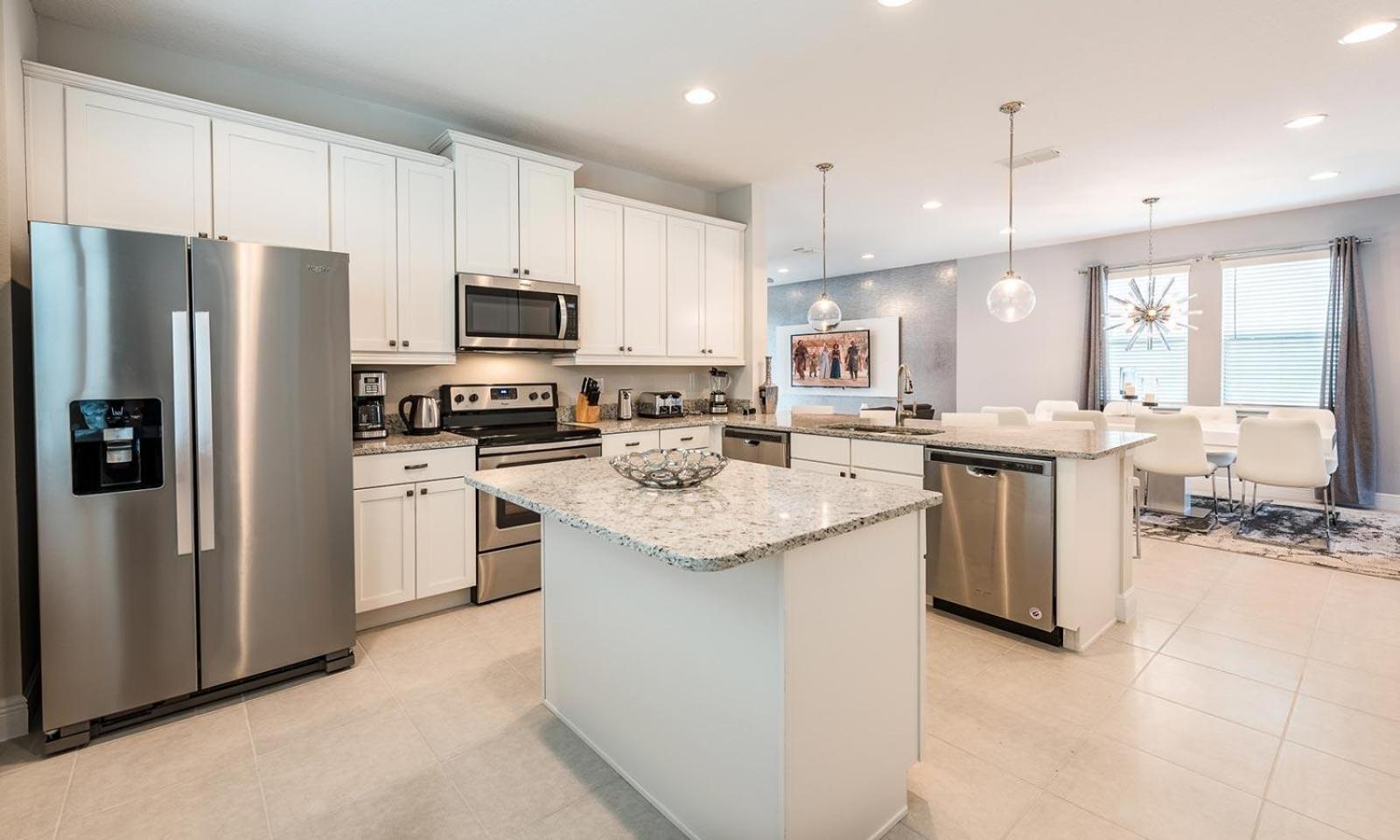 Modern 6 Bdrm Retreat With Private Pool In Encore *
