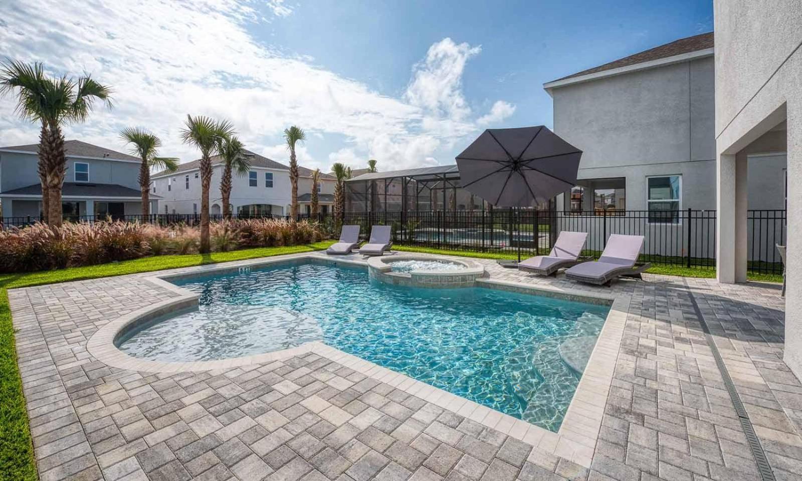 Modern 6 Bdrm Retreat With Private Pool In Encore *