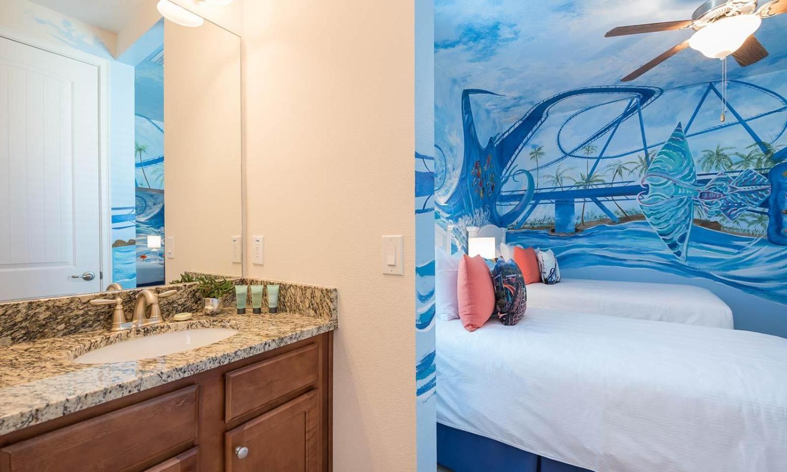 Airy 8 Bdrm Retreat With Water Park Views In Encore Holiday home *