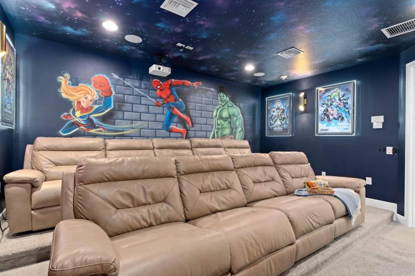 Stylish 10 Bdrm With Galactic Themed In Encore Holiday home *