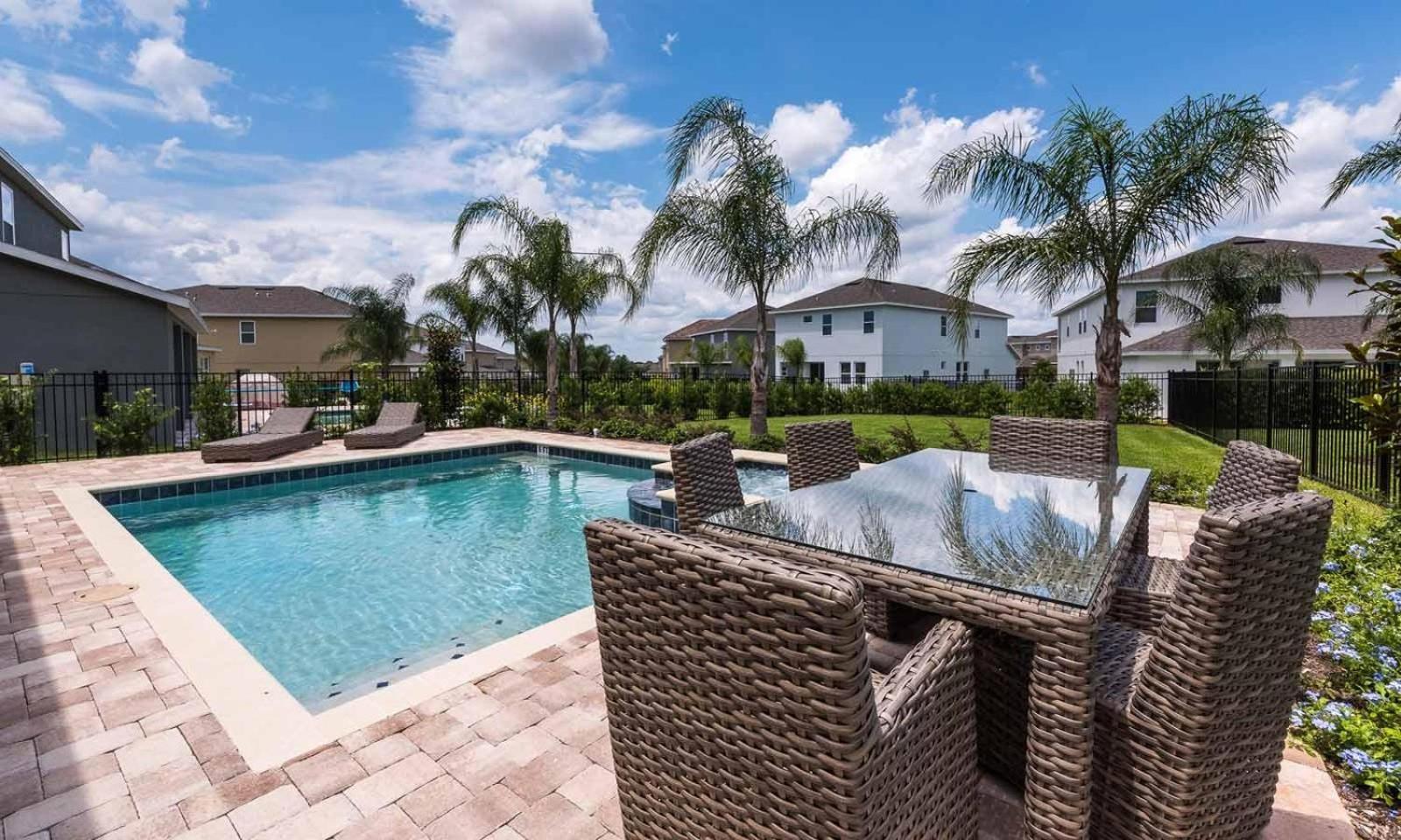 Charming 6 Bdrm With Open Living At Encore *