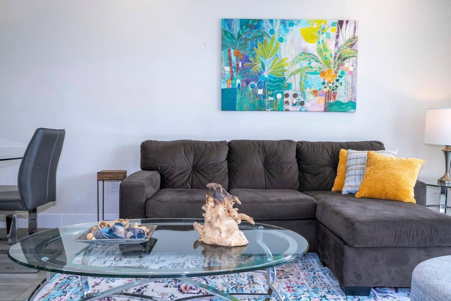 Comfortable Near & Private Pool 17414