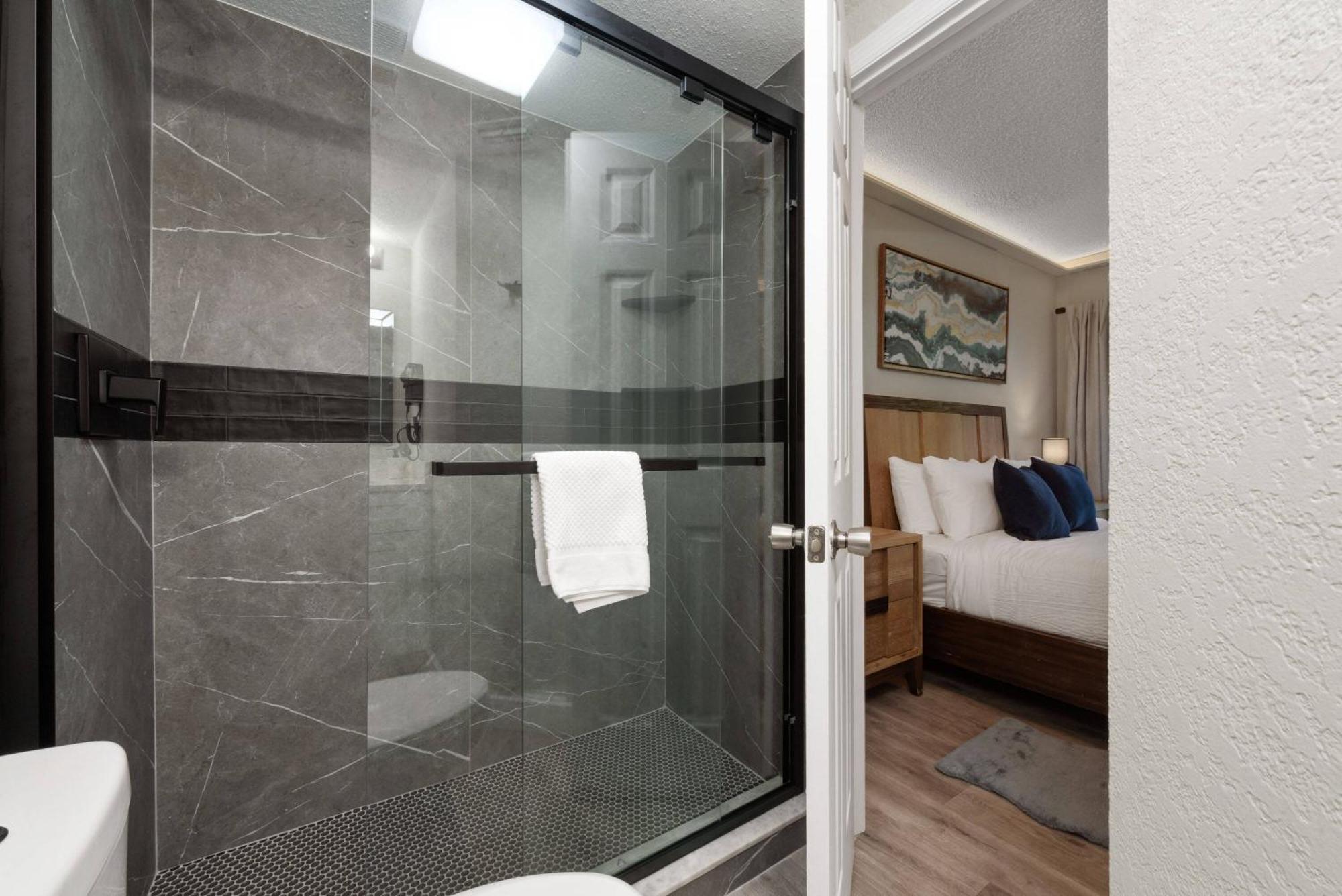 Apartment Luxury 2 The Enclave Near Parks *