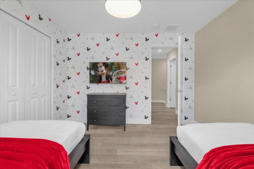 5 Bedrooms - 4 Bathrooms - Storey 3149 Pp Orlando