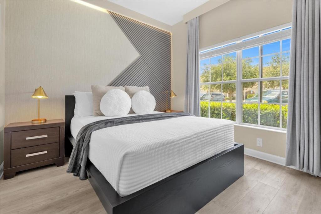 5 Bedrooms - 4 Bathrooms - Storey 3149 Pp