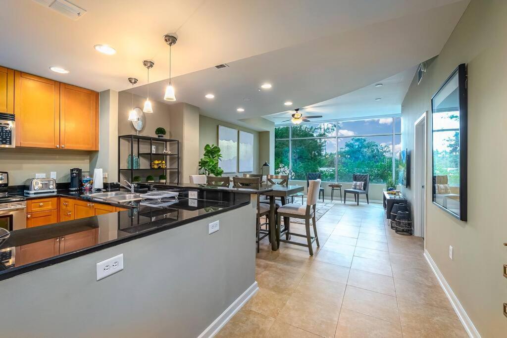 Apartment Stunning & Luxurious 2bed 2bath Open Floor Plan *