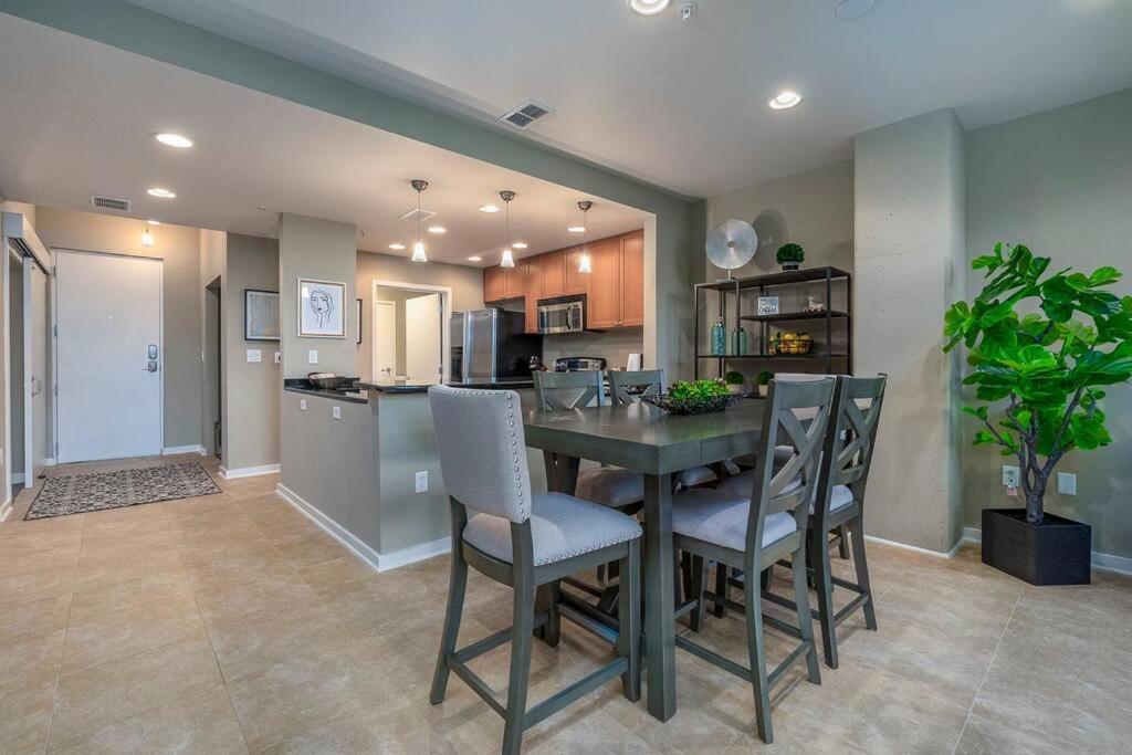 Apartment Stunning & Luxurious 2bed 2bath Open Floor Plan *