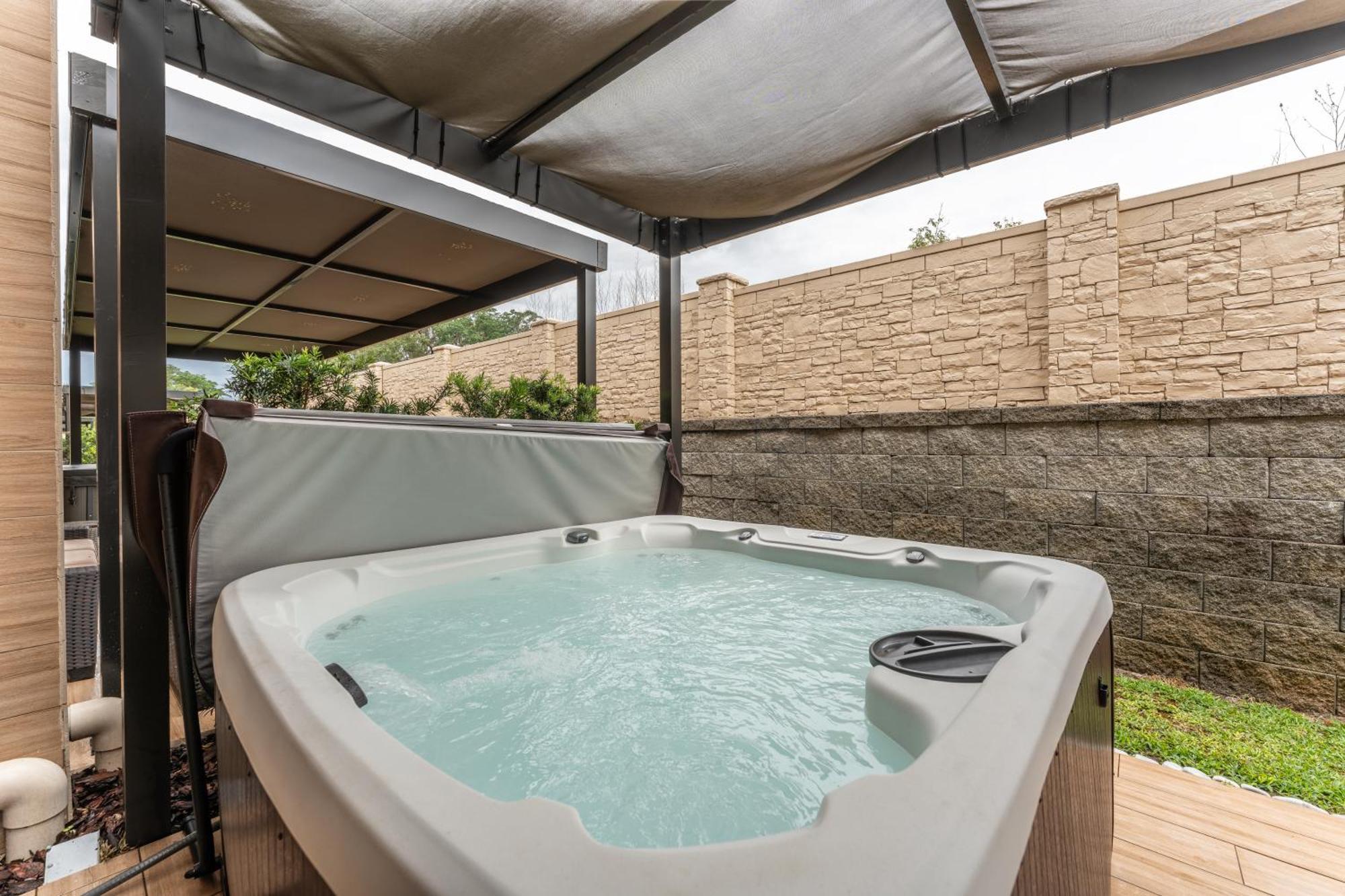 3081 Magic Village 4suites Jacuzzi Near 192 8 Min Holiday home