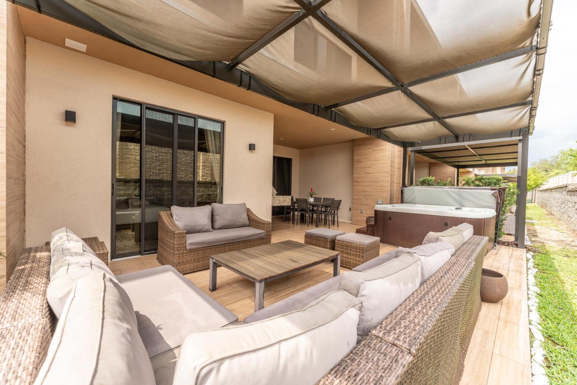 3081 Magic Village 4suites Jacuzzi Near 192 8 Min Holiday home