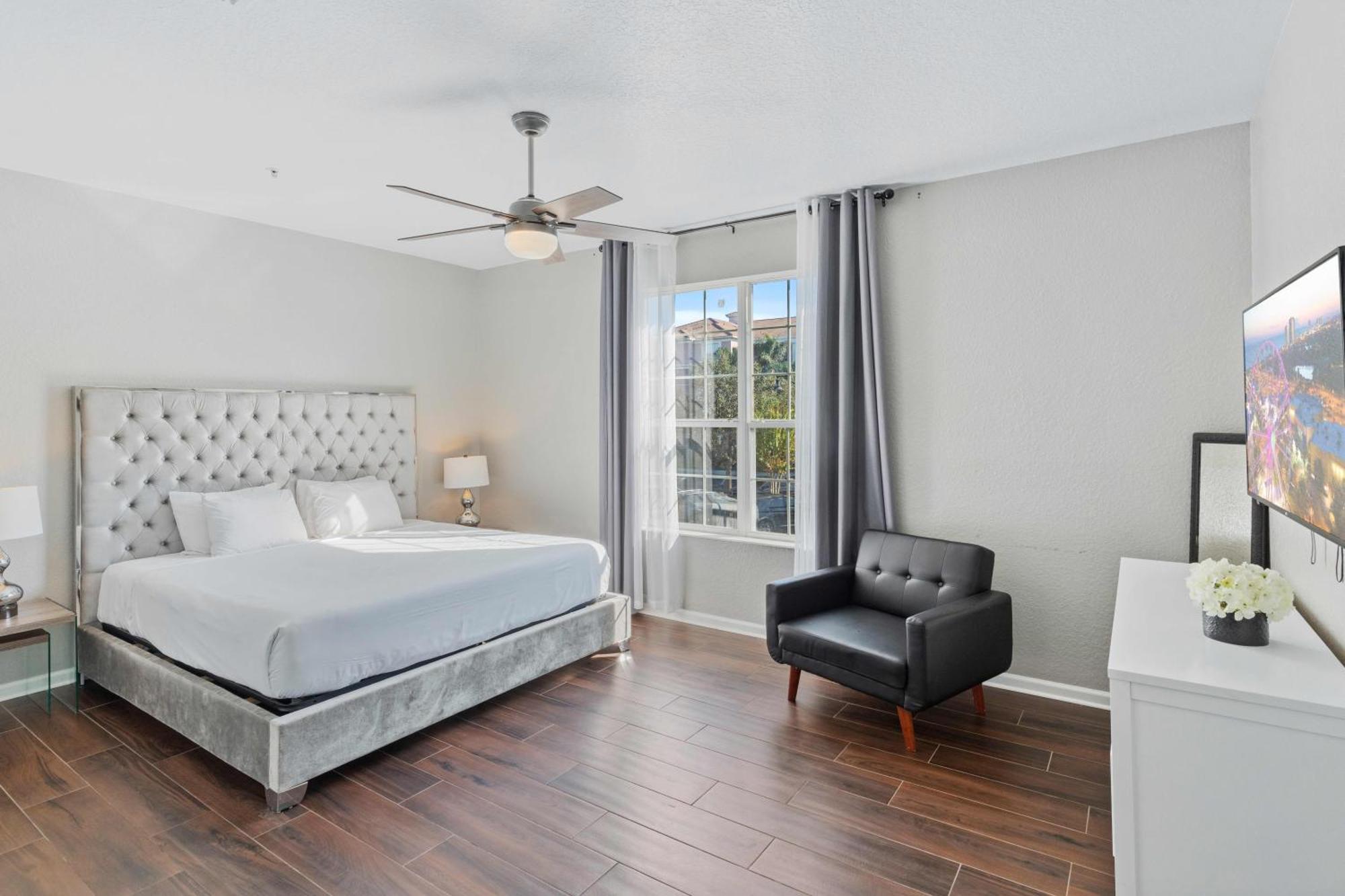 5049 Shoreway Loop 203 Apartment