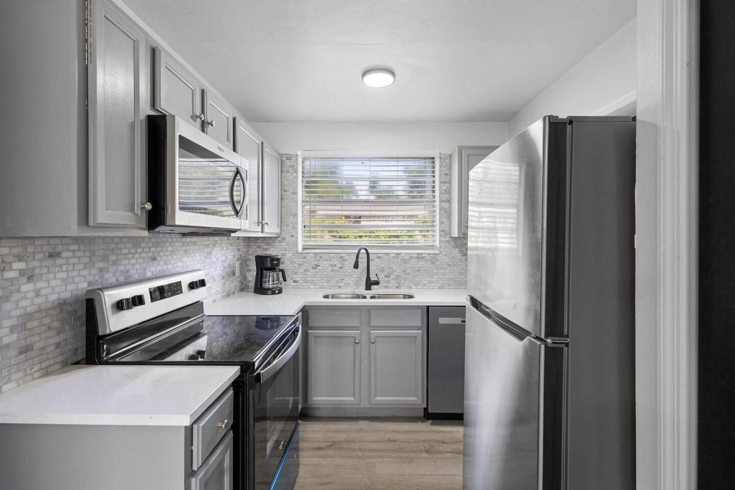 Sunny 2br Getaway Pets Welcome Sleeps 6 Holiday home
