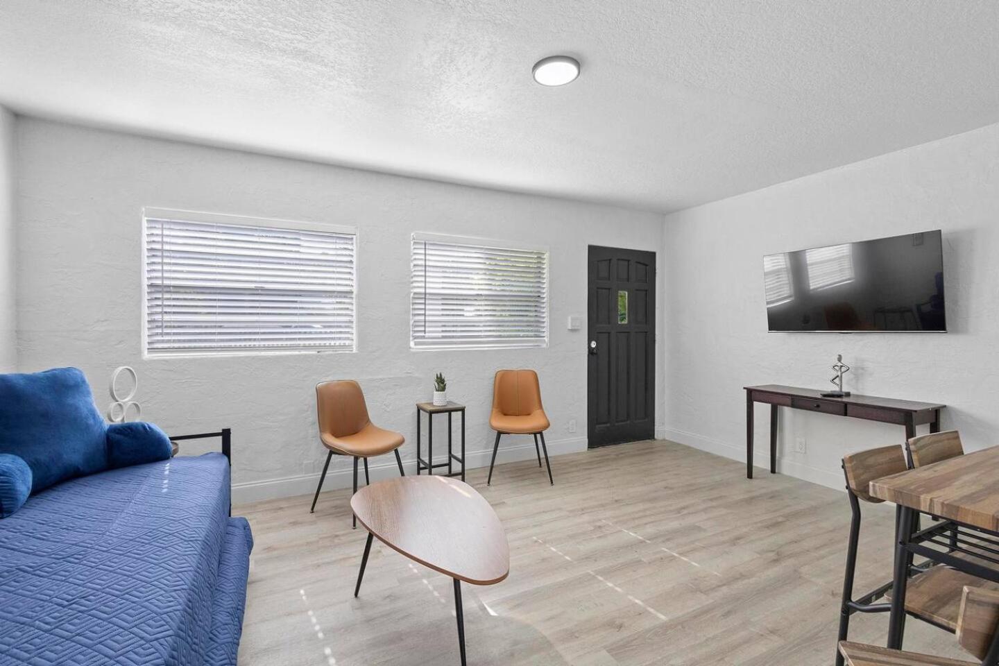 Sunny 2br Getaway Pets Welcome Sleeps 6 Orlando