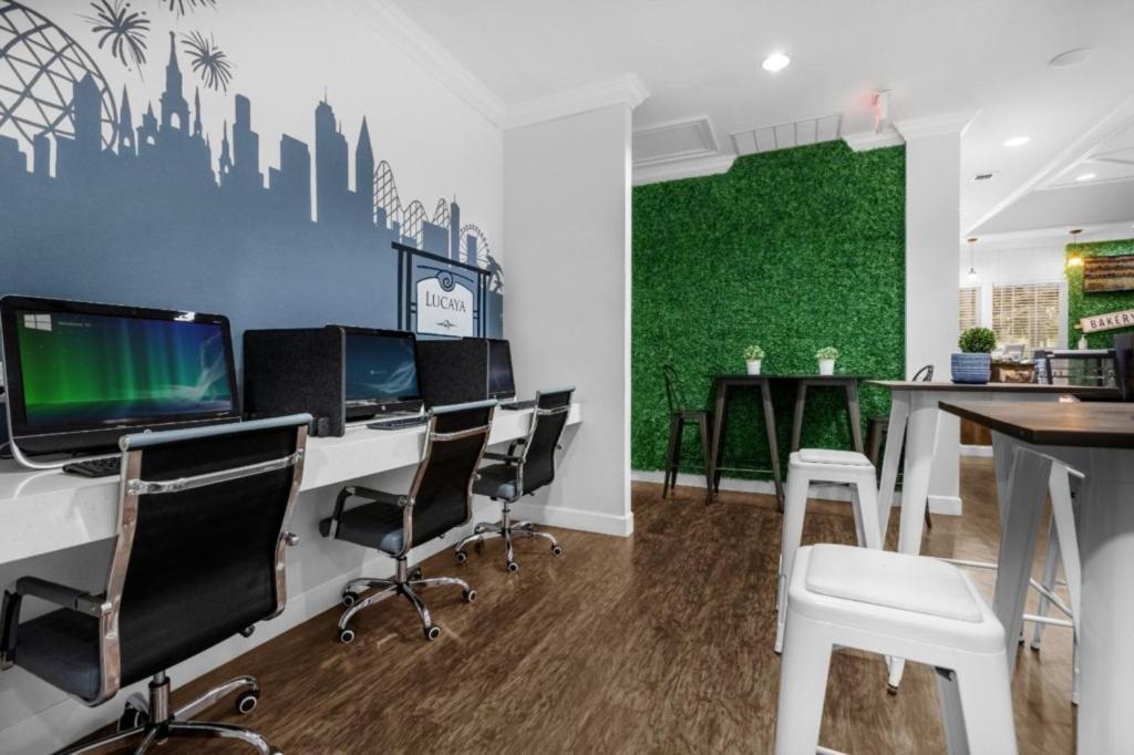 3 Bedrooms - 2 Bathrooms - Lucaya Village 18-102 Orlando