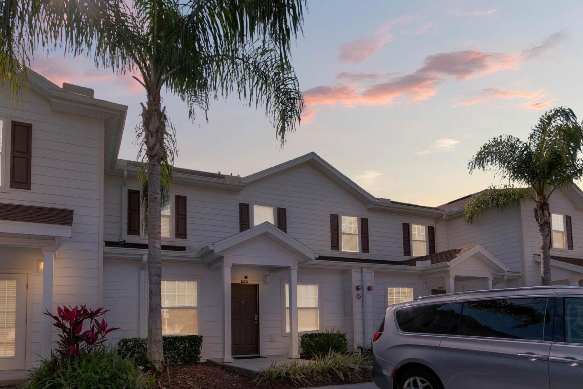 3 Bedrooms - 2 Bathrooms - Lucaya Village 18-102 Orlando