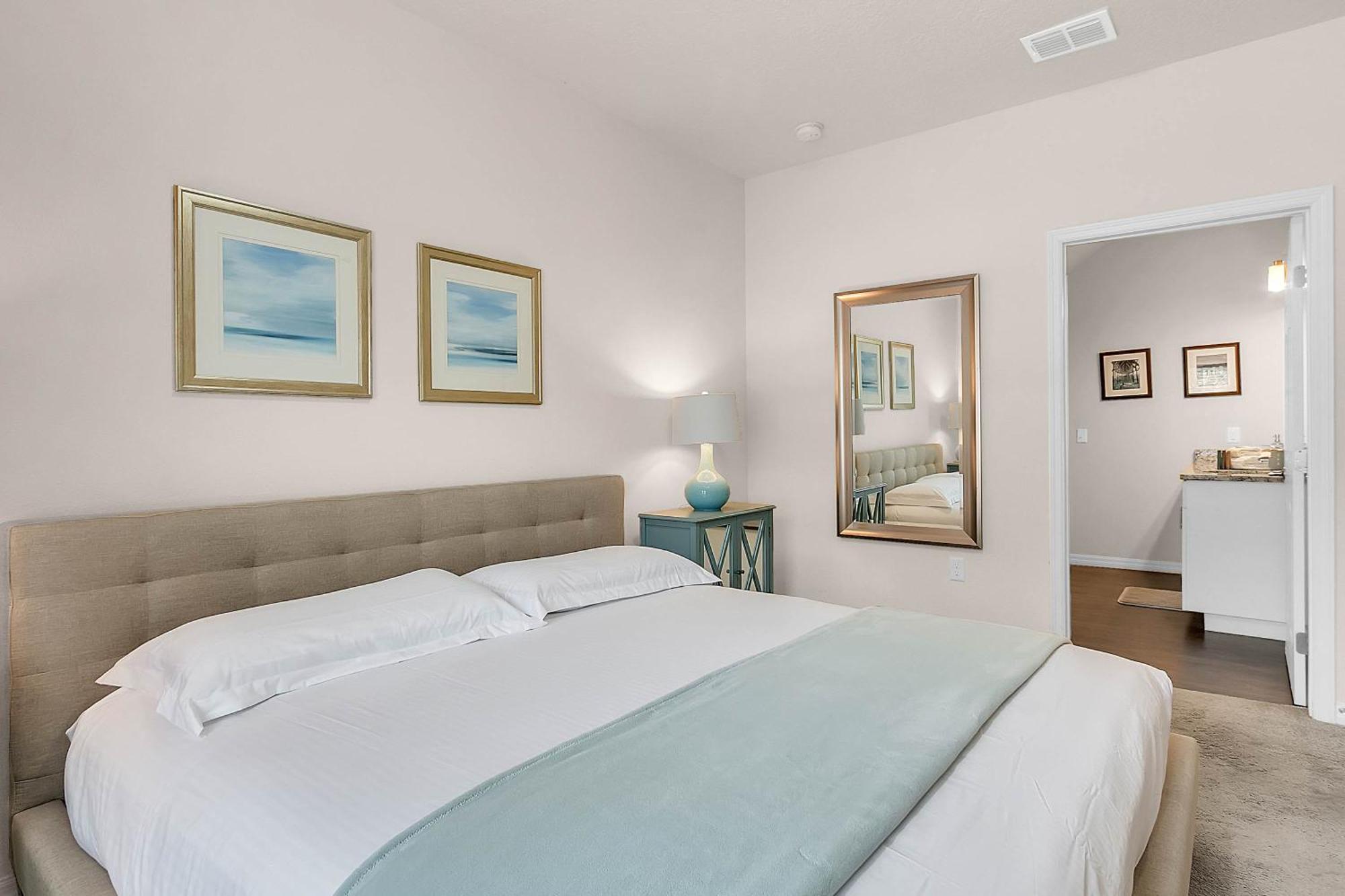 3 Bedrooms - 2 Bathrooms - Lucaya Village 18-102 Holiday home