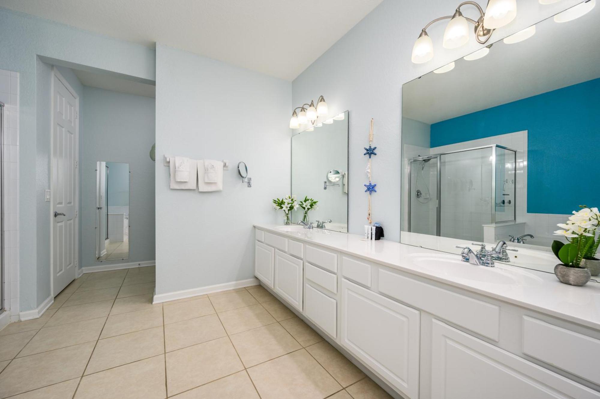 Luxury Lakeview Penthouse, Vista Cay 1027 Orlando