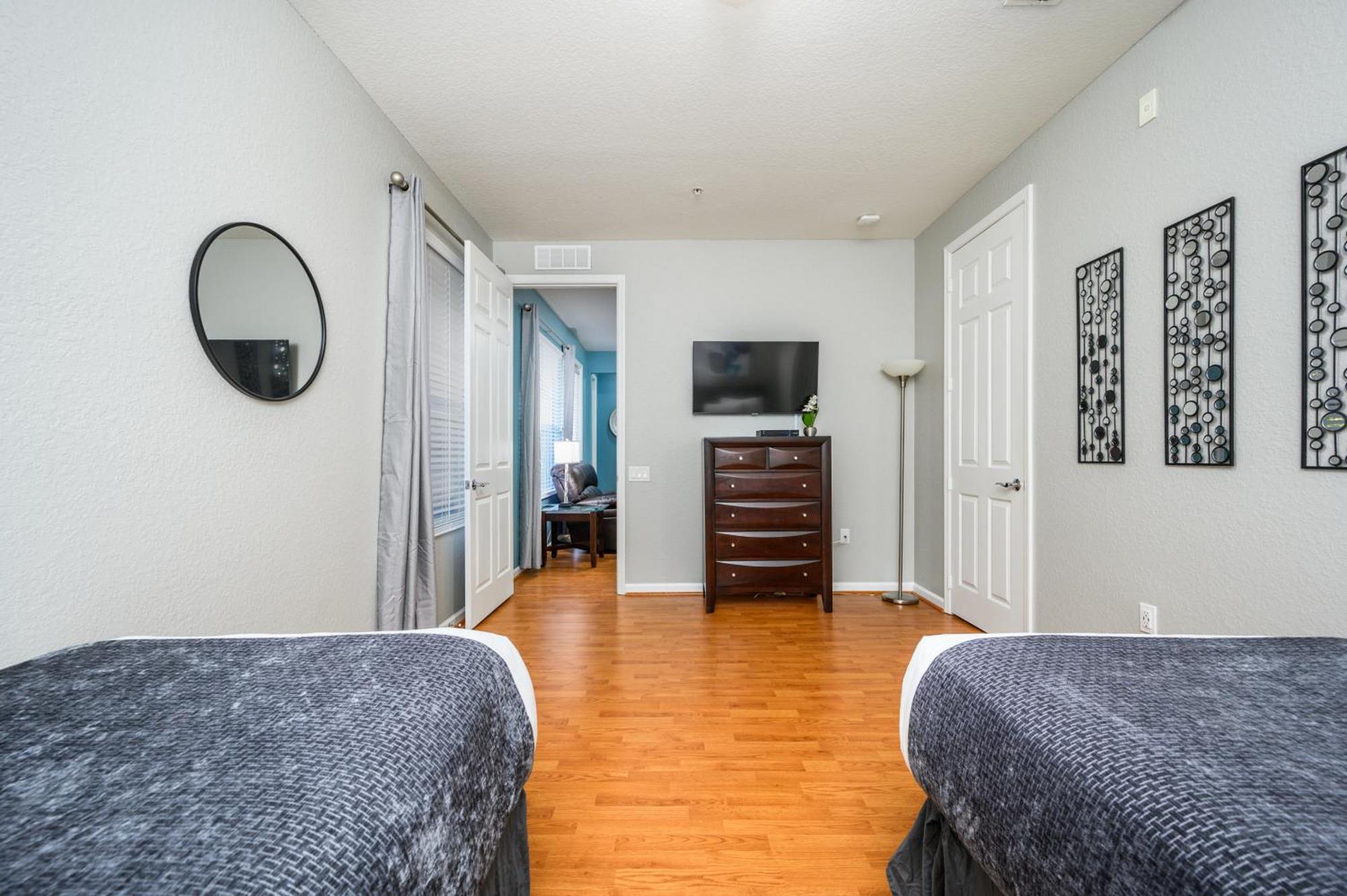Luxury Lakeview Penthouse, Vista Cay 1027 Apartment *