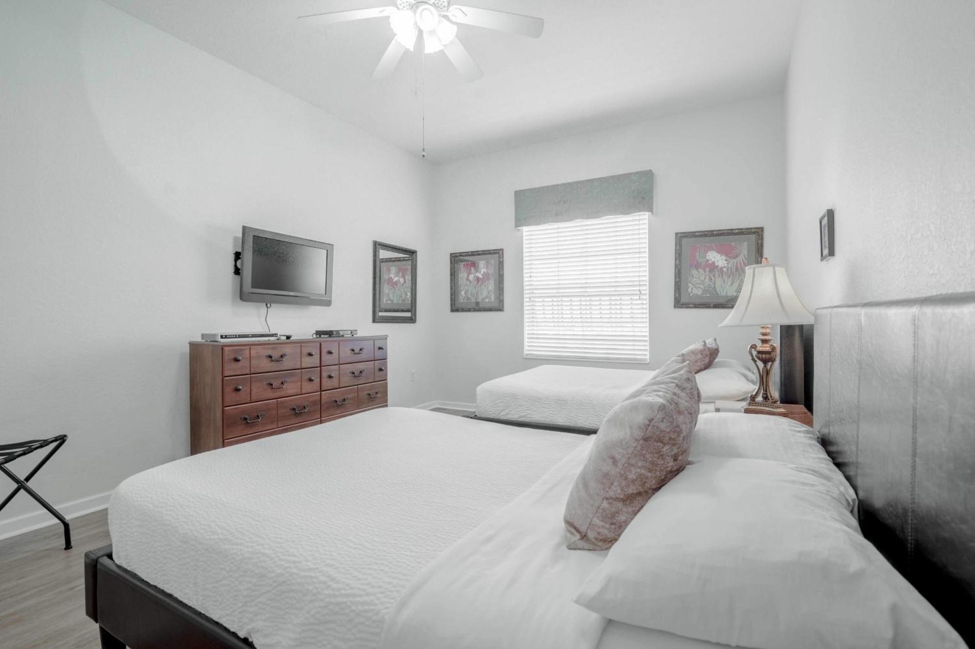 Holiday home Laguna Penthouse And Pool View Near Parks And Convention Center *