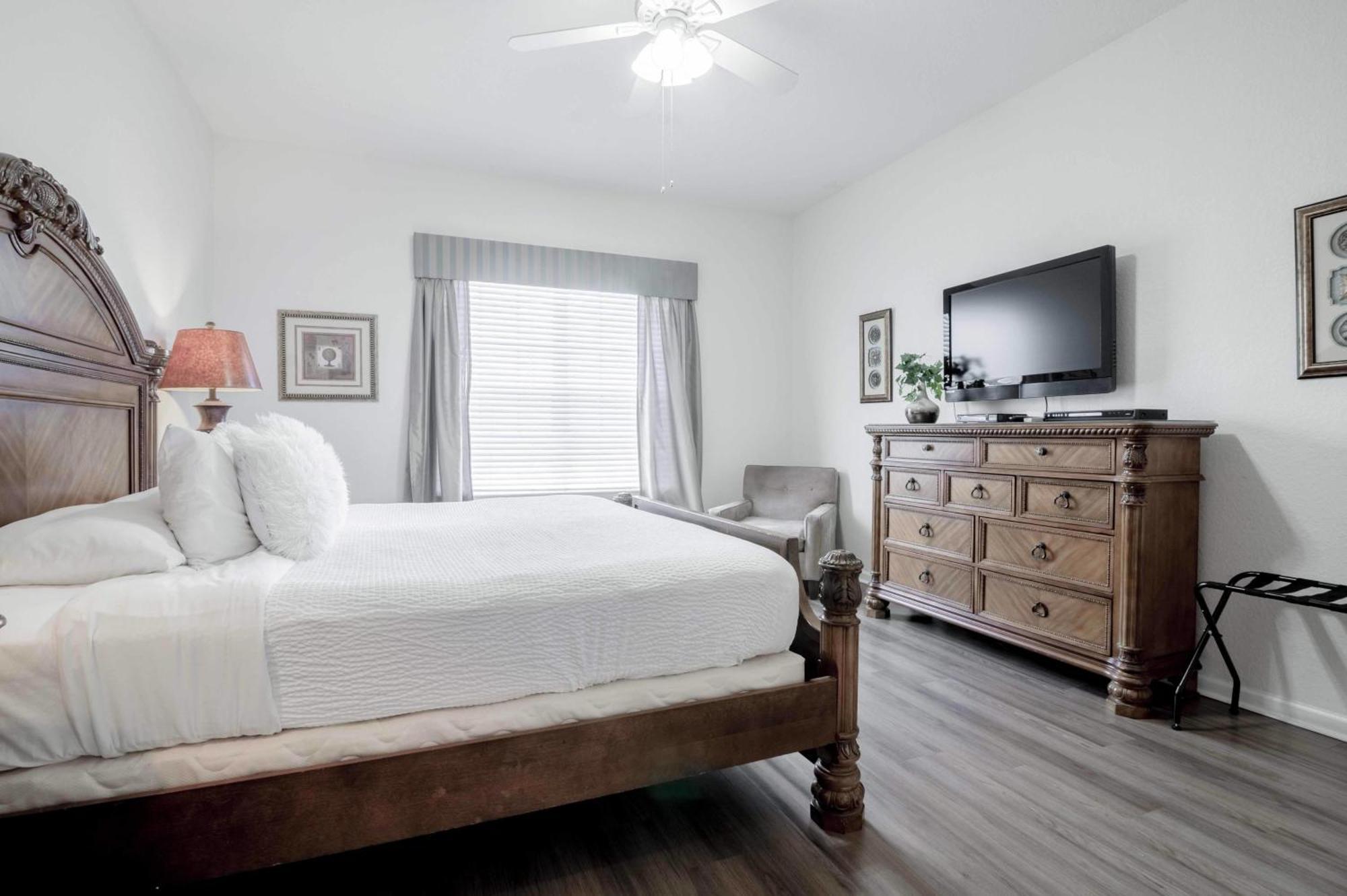 Holiday home Laguna Penthouse And Pool View Near Parks And Convention Center *