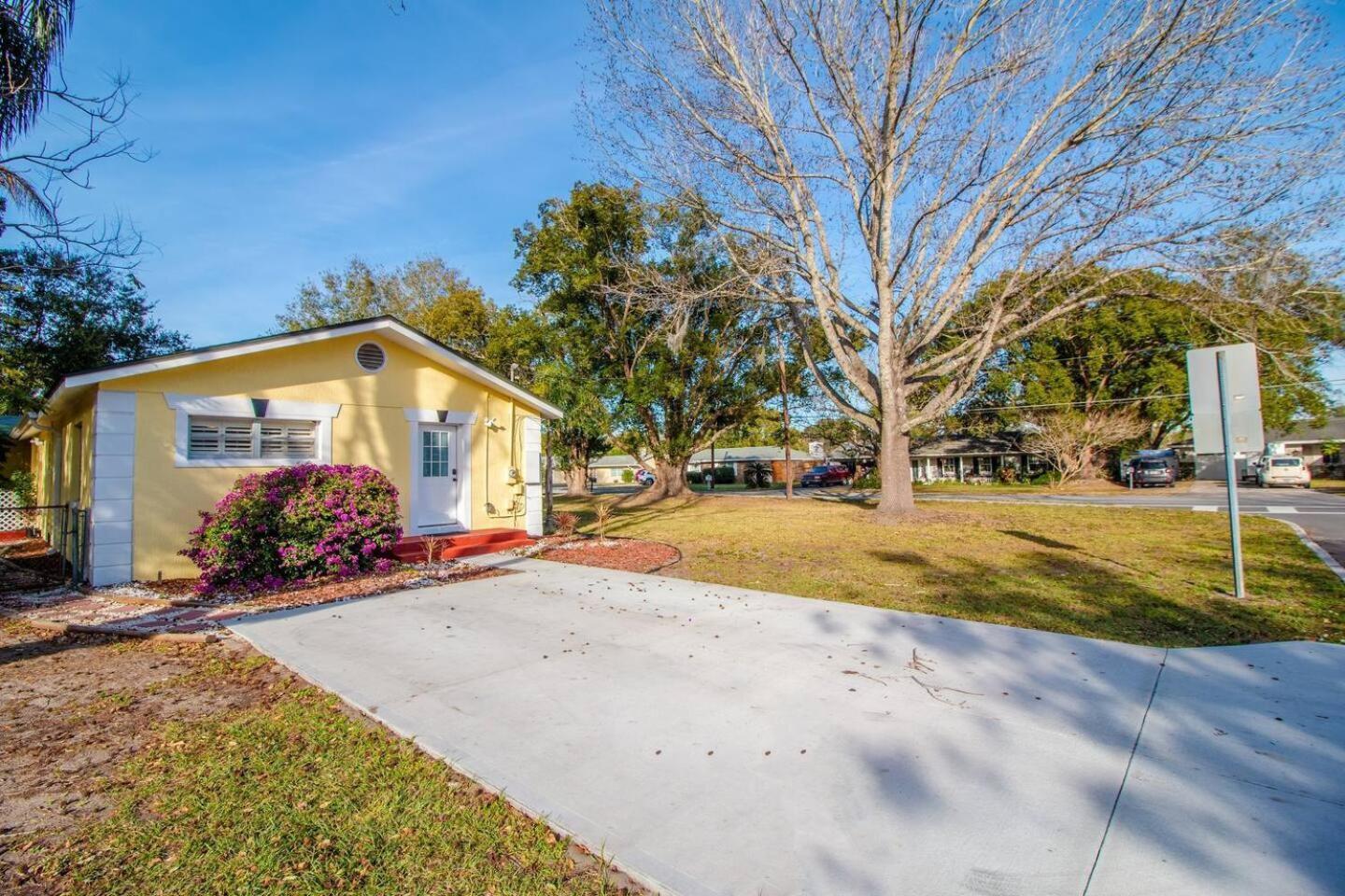 Holiday home Affordable 1br Wi-fi & Pets Near *