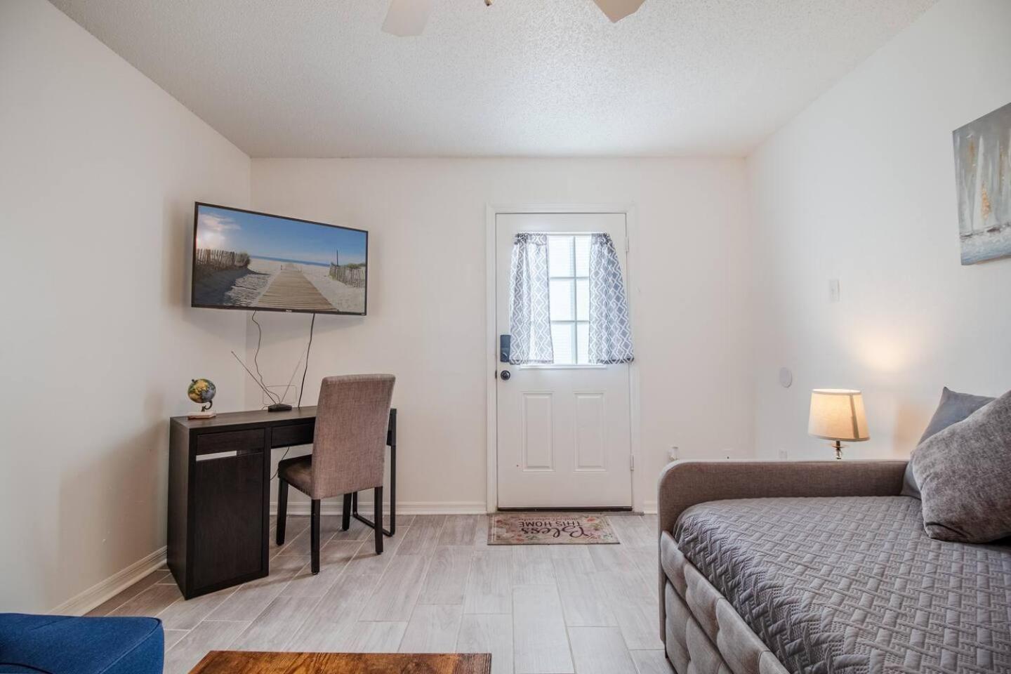 Holiday home Affordable 1br Wi-fi & Pets Near