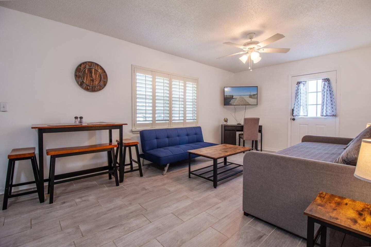 Holiday home Affordable 1br Wi-fi & Pets Near *