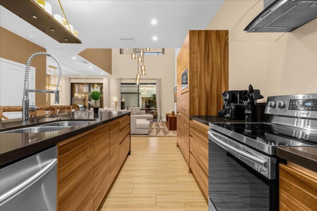3 Bedroom- 3,5 Bathroom Magic Village 7591 Bd *
