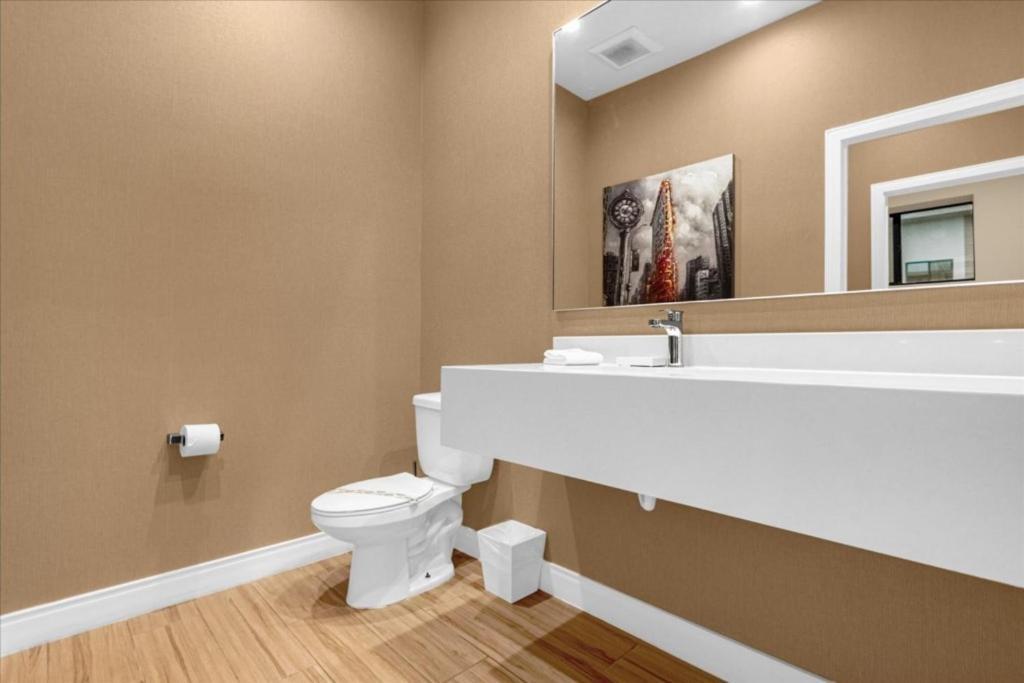 3 Bedroom- 3,5 Bathroom Magic Village 7591 Bd *