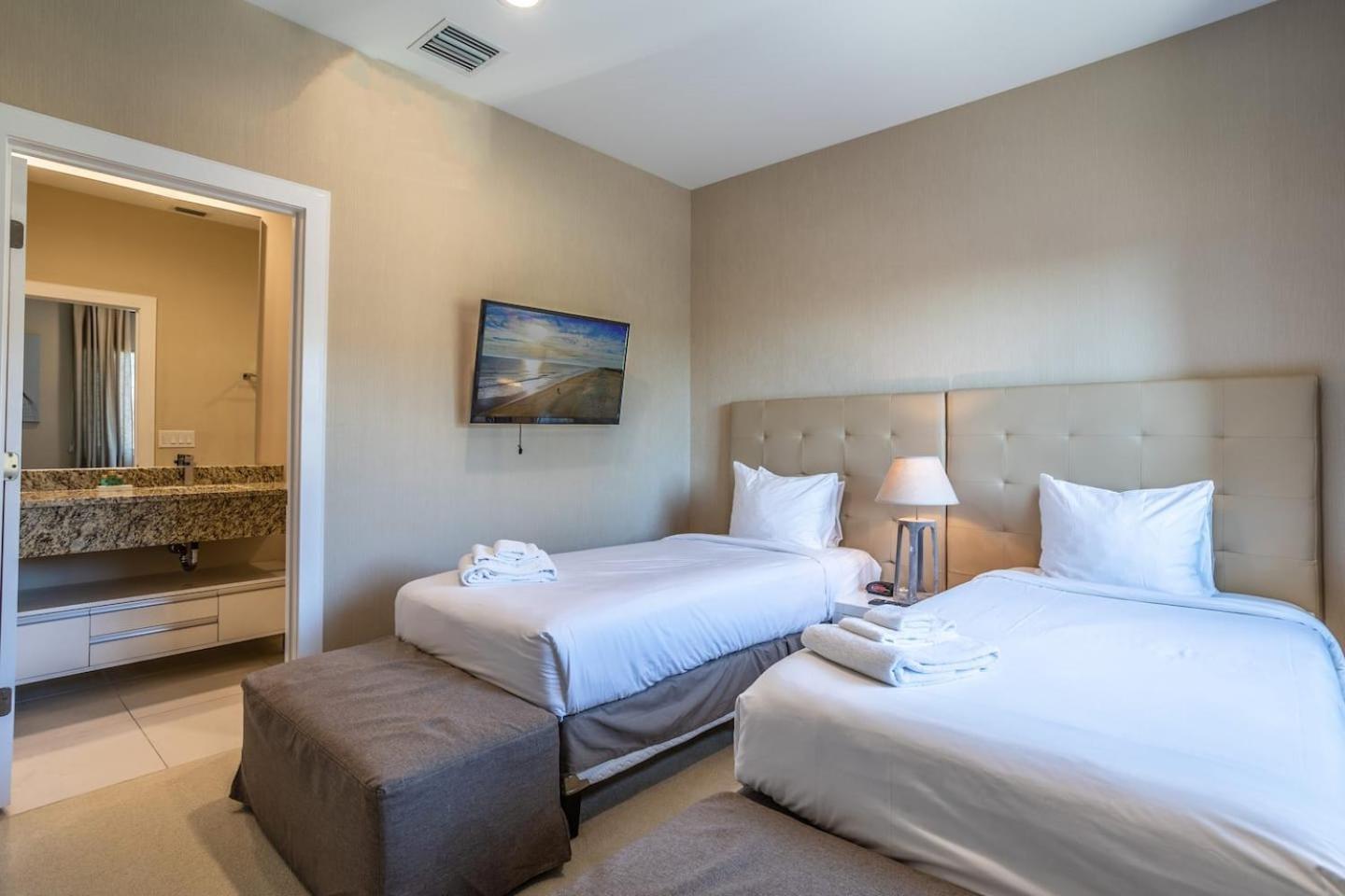 Dream 4br Near Amenities Holiday home