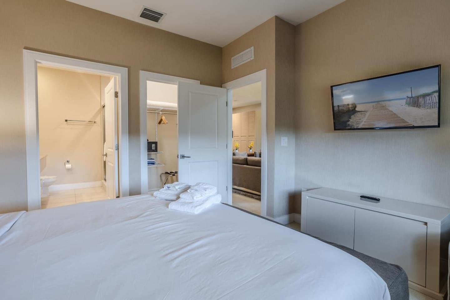 Dream 4br Near Amenities Holiday home
