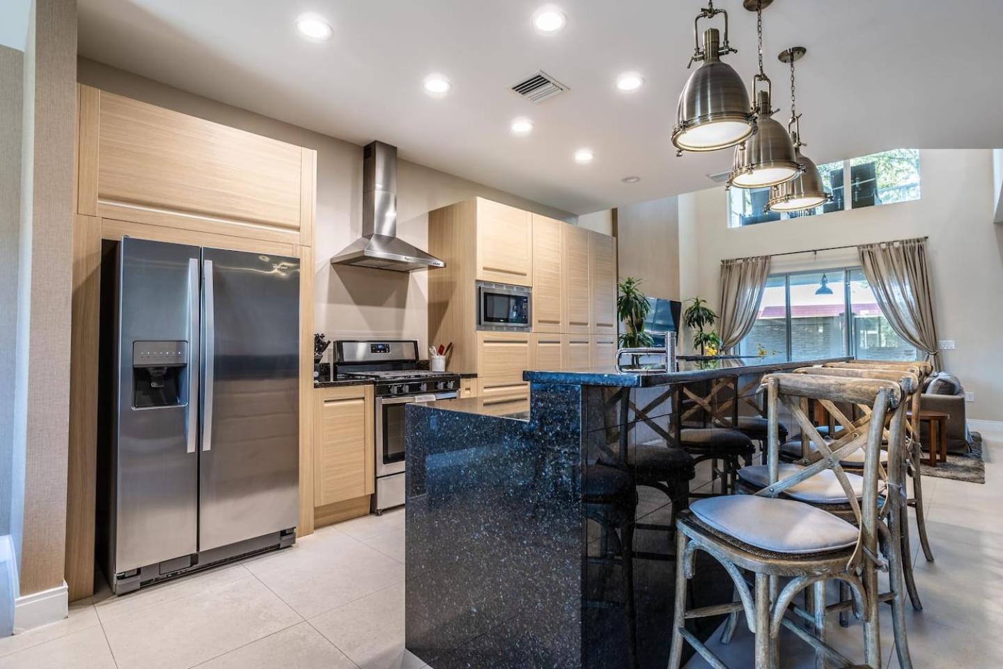 Dream 4br Near Amenities Holiday home