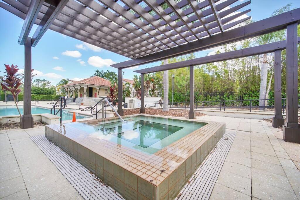 Beautiful 4br Family Townhome At Area Holiday home