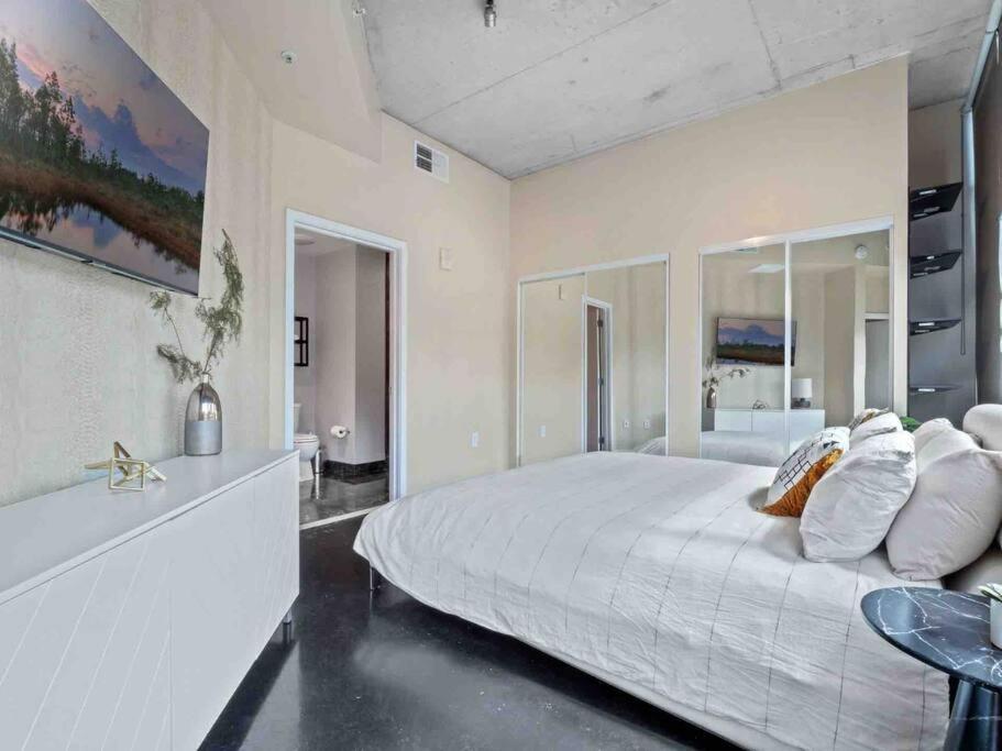 Lovely 2bdrm 2bath Thorton Park With Secure Parking *