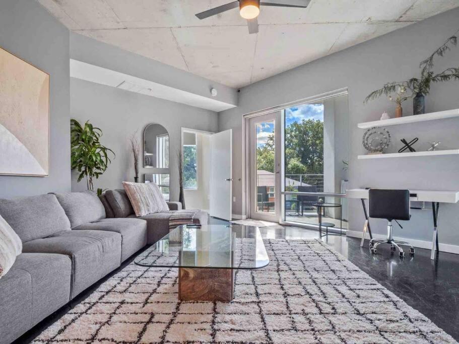 Lovely 2bdrm 2bath Thorton Park With Secure Parking *