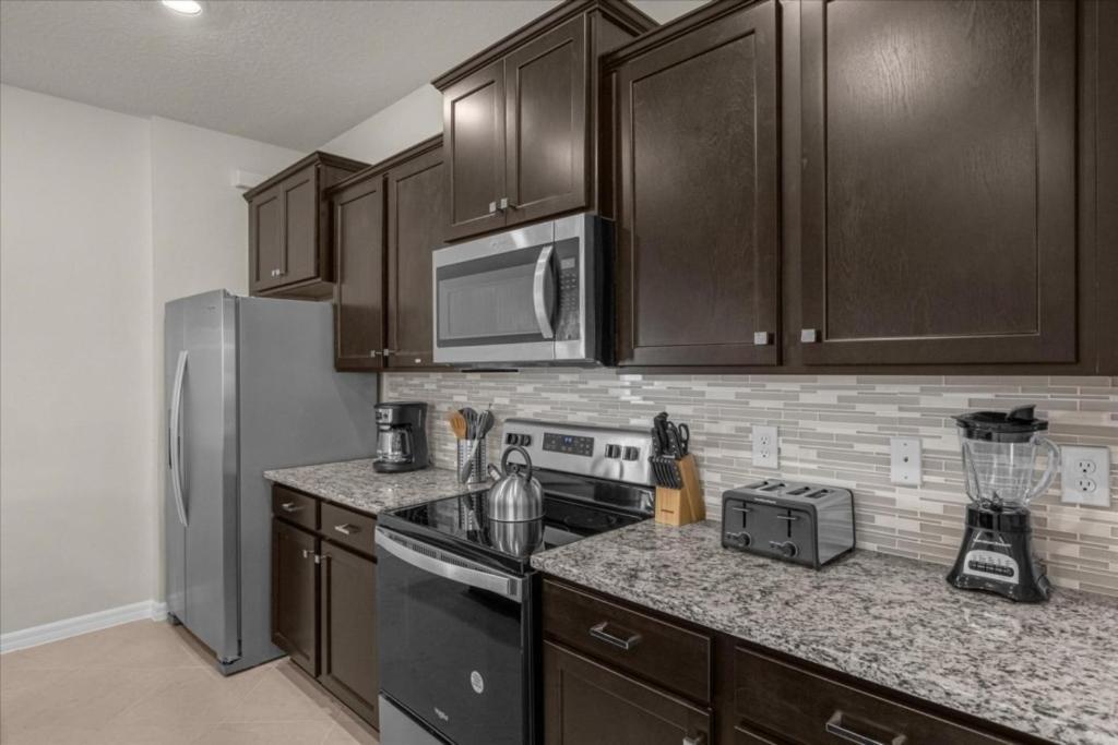 7 Bedrooms- 5,5 Bathrooms- Windsor Cay 1261 Er * Orlando