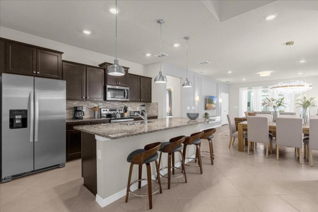 7 Bedrooms- 5,5 Bathrooms- Windsor Cay 1261 Er Orlando