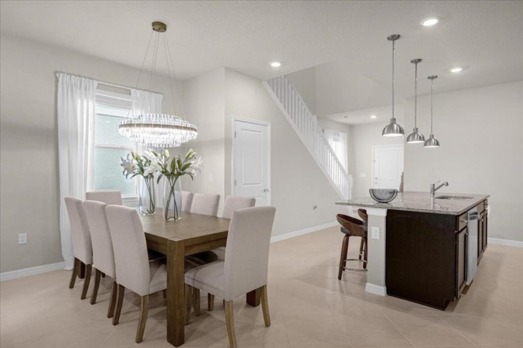 7 Bedrooms- 5,5 Bathrooms- Windsor Cay 1261 Er * Orlando