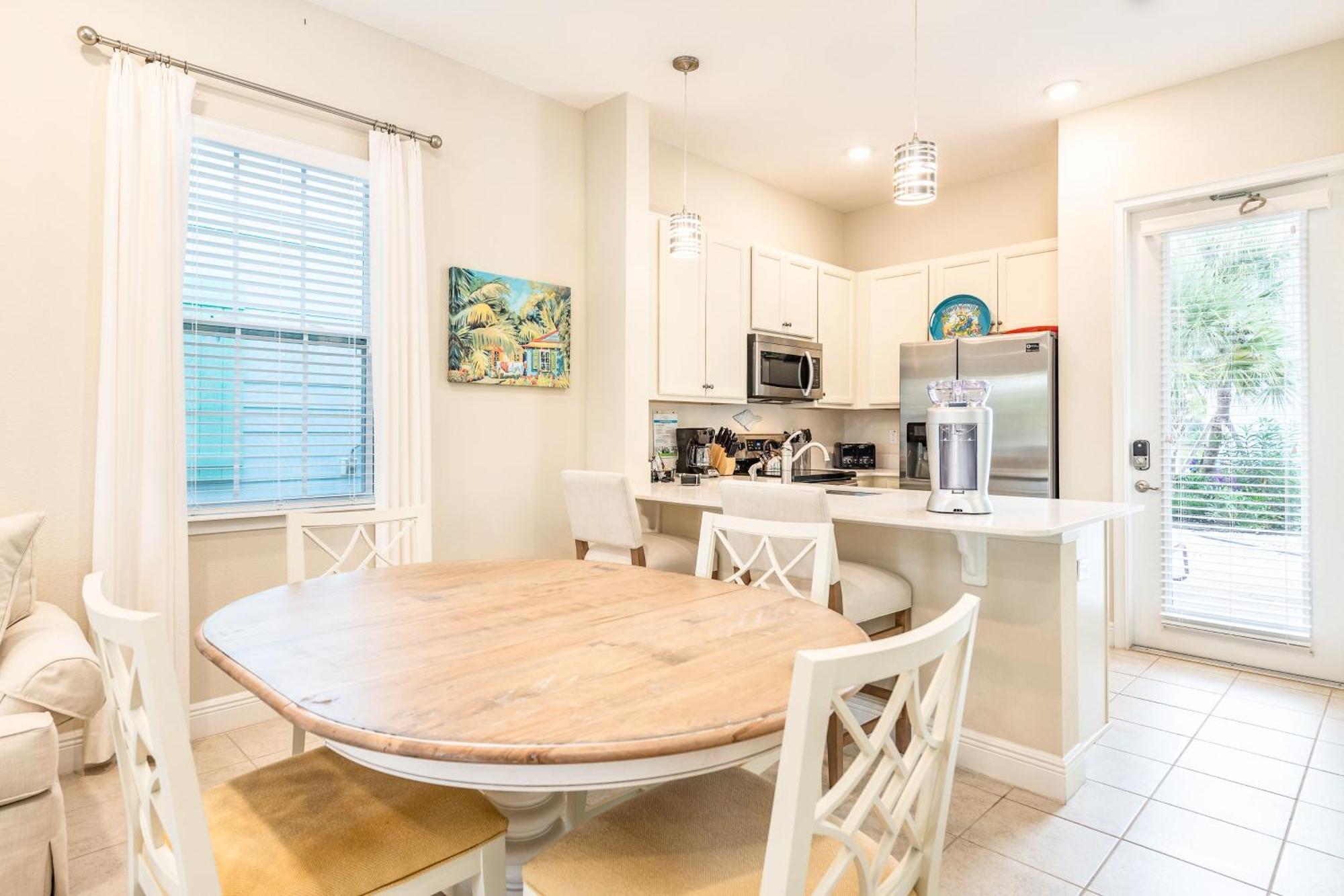 Sunny Yellow Near With Margaritaville Access Island H20 Waterpark - 3075kl