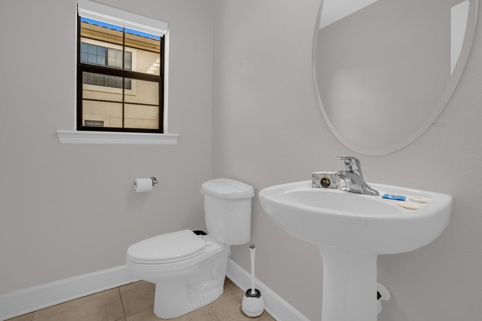 Super Lux 4br Townhouse - 1 Mile From World- Pool & Jacuzzi , Gym, With Enchanted Garden *
