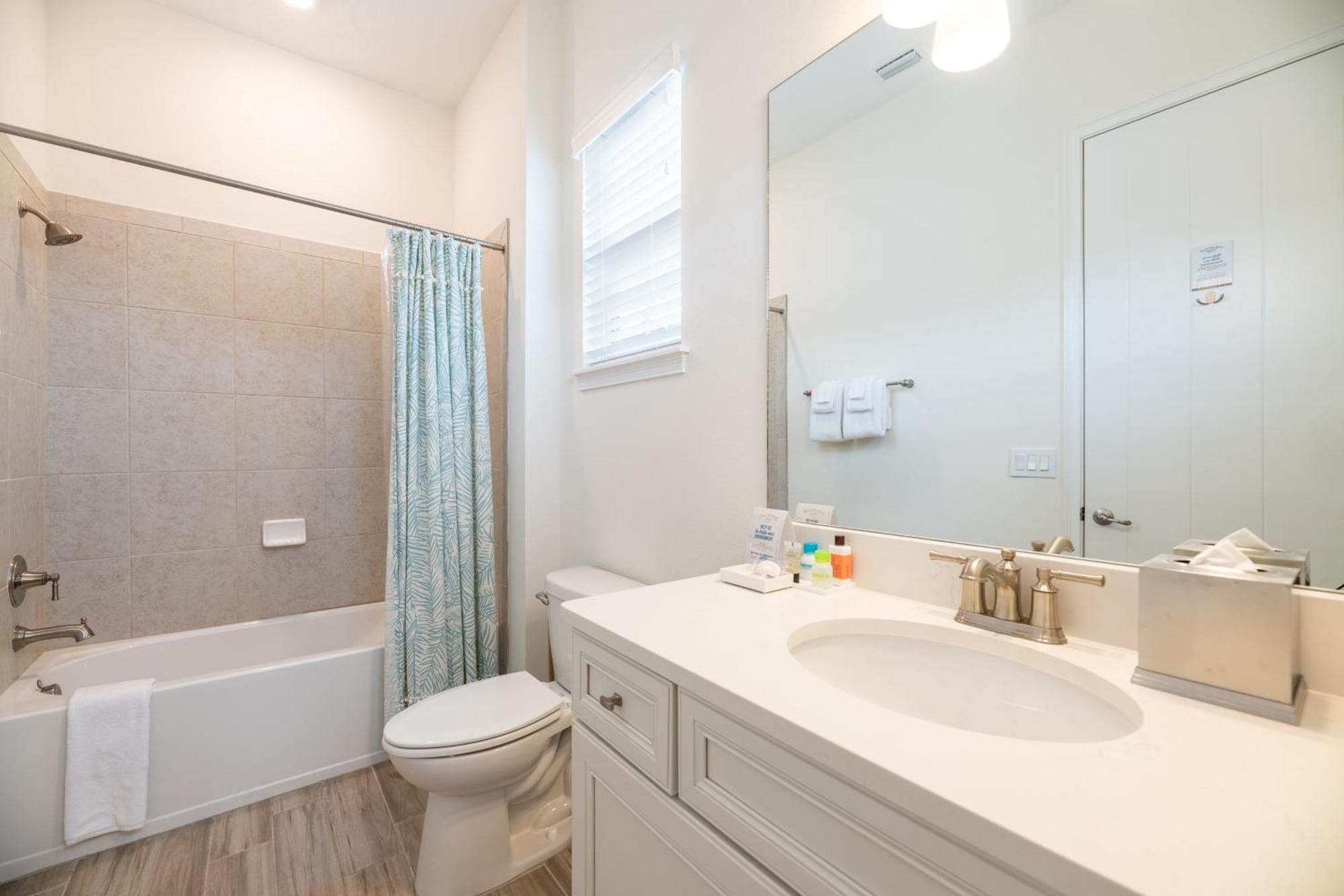 Holiday home Vibrant With Hot Tub Near With Margaritaville Island H2o Access - 8032dr *