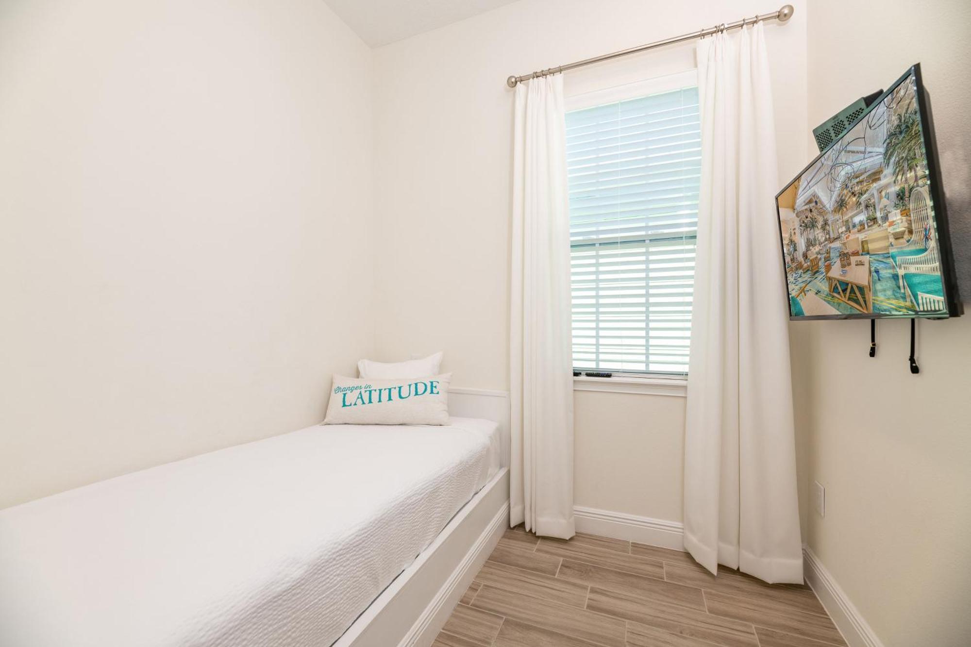 Holiday home Vibrant With Hot Tub Near With Margaritaville Island H2o Access - 8032dr *