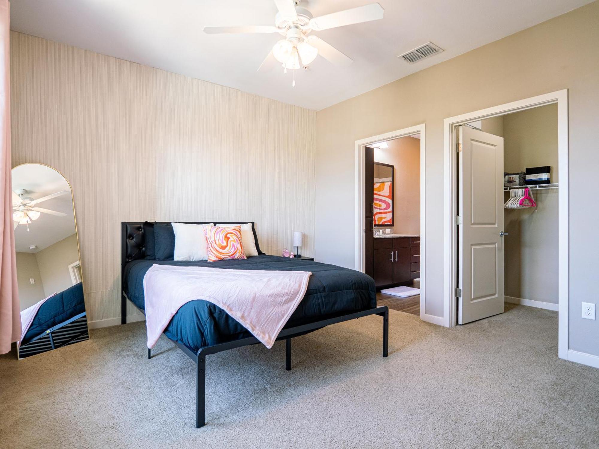 Chic Spacious 2ba 2br With Views Of Pool Apartment Orlando