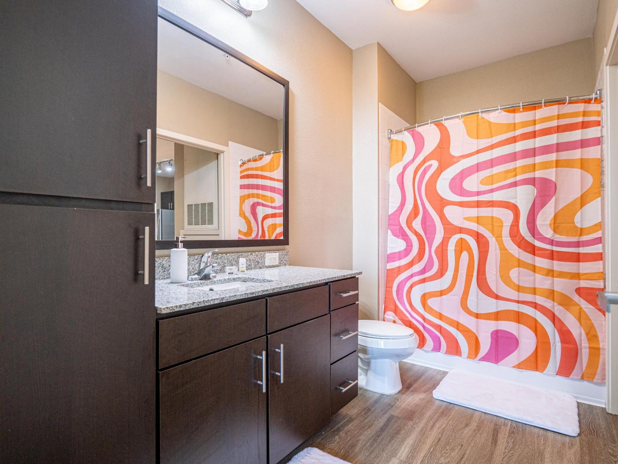 Chic Spacious 2ba 2br With Views Of Pool Apartment