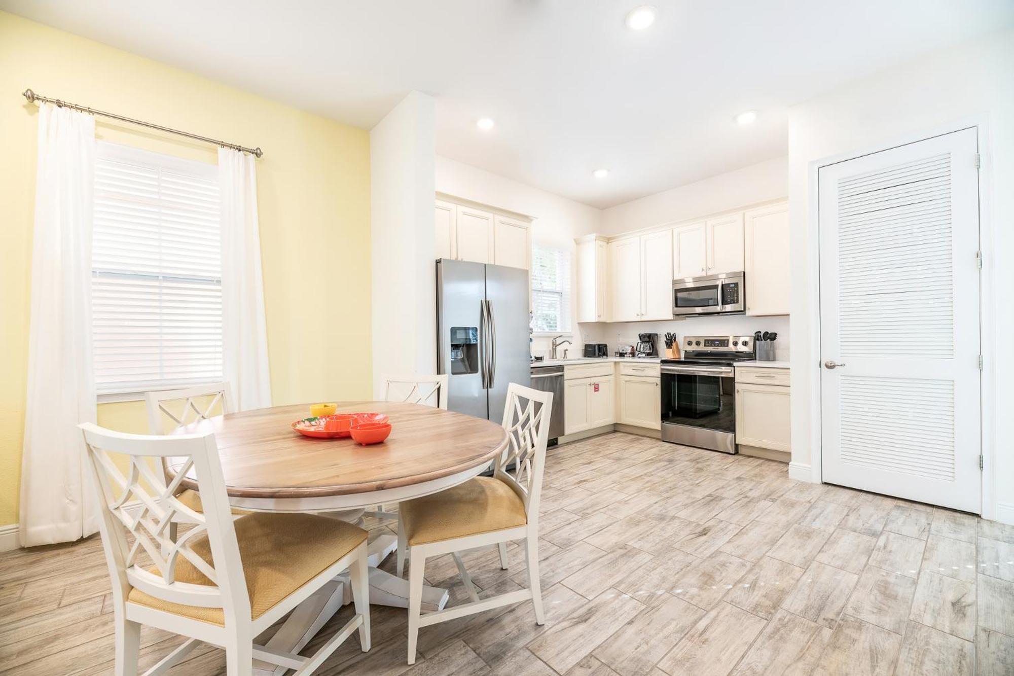 Holiday home Inviting With Private Hot Tub Near With Margaritaville Island H2o Access - 8072dr *