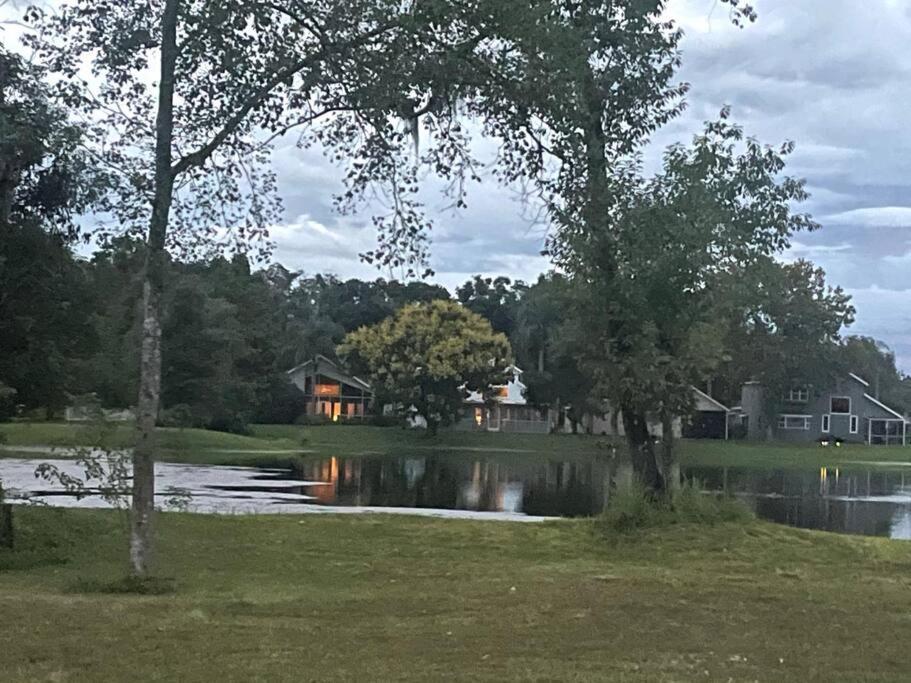 Homestay In Smart With Pond View Orlando
