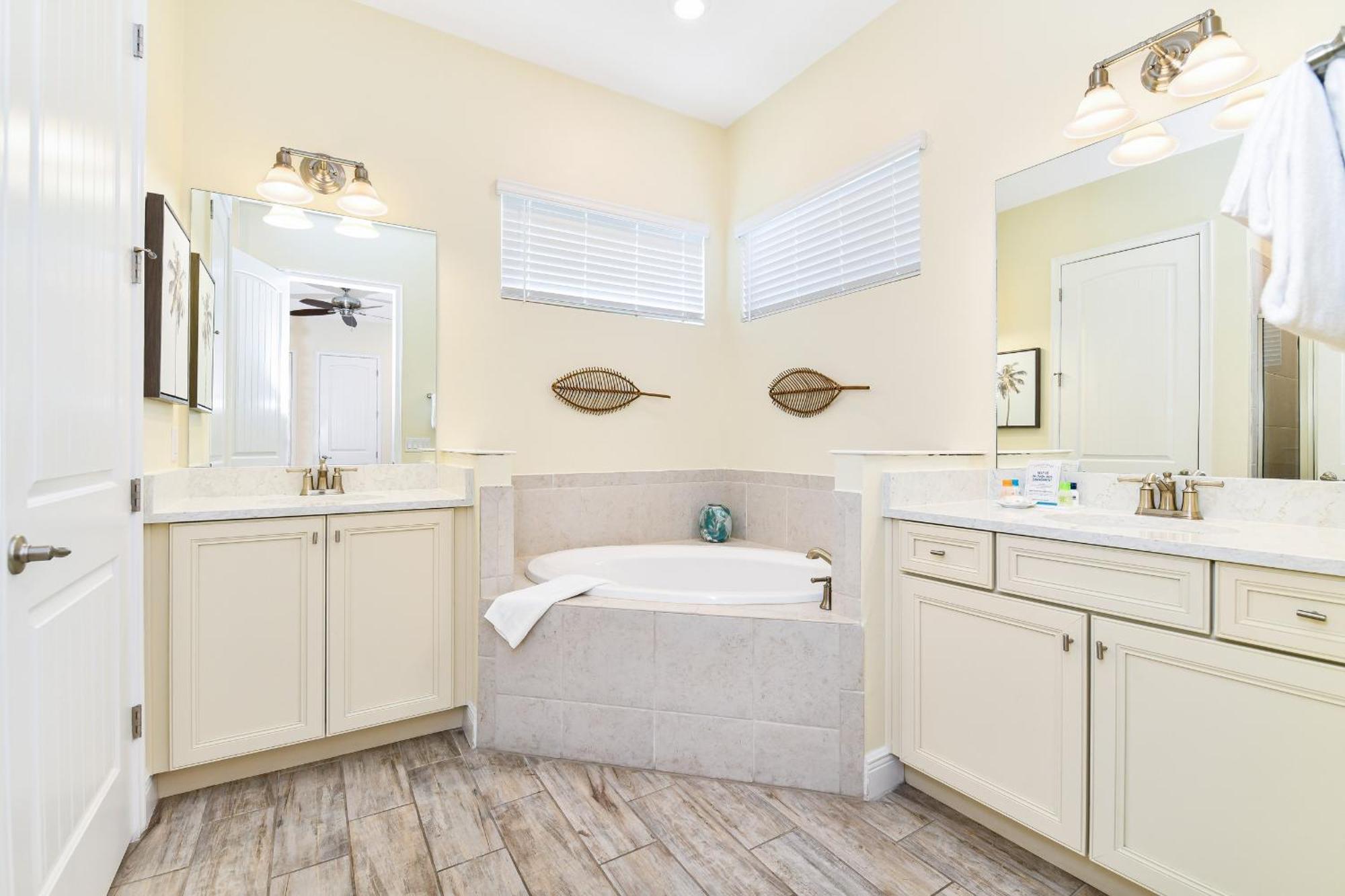 Seashell Cream With Private Pool Near With Margaritaville Island H2o Access - 8037st Holiday home