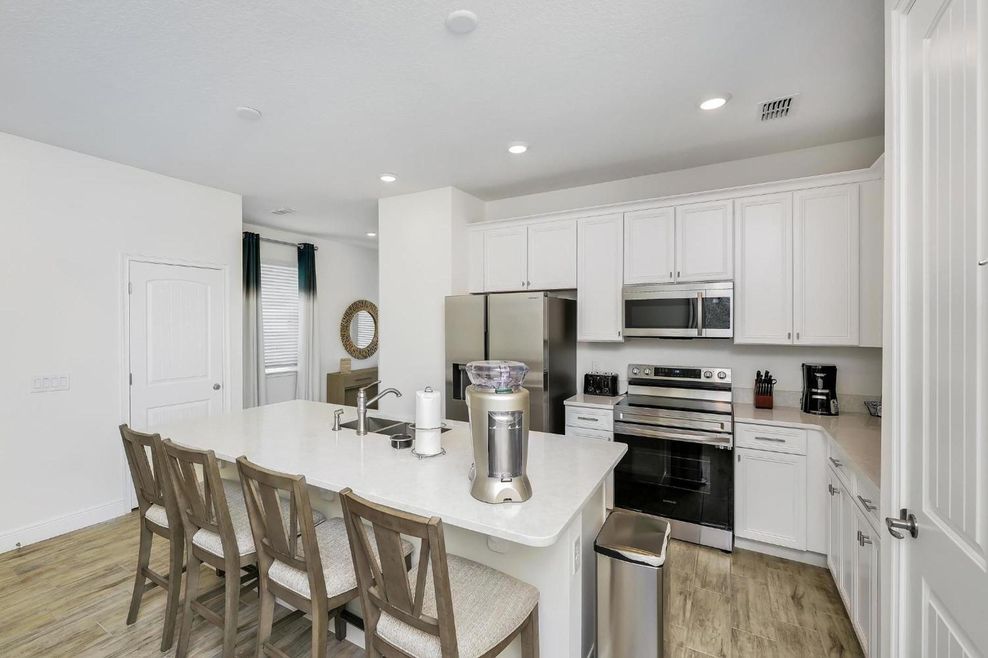 Villa Beautiful Waterfront Near With Margaritaville Island H20 Waterpark Access - 3017cs *