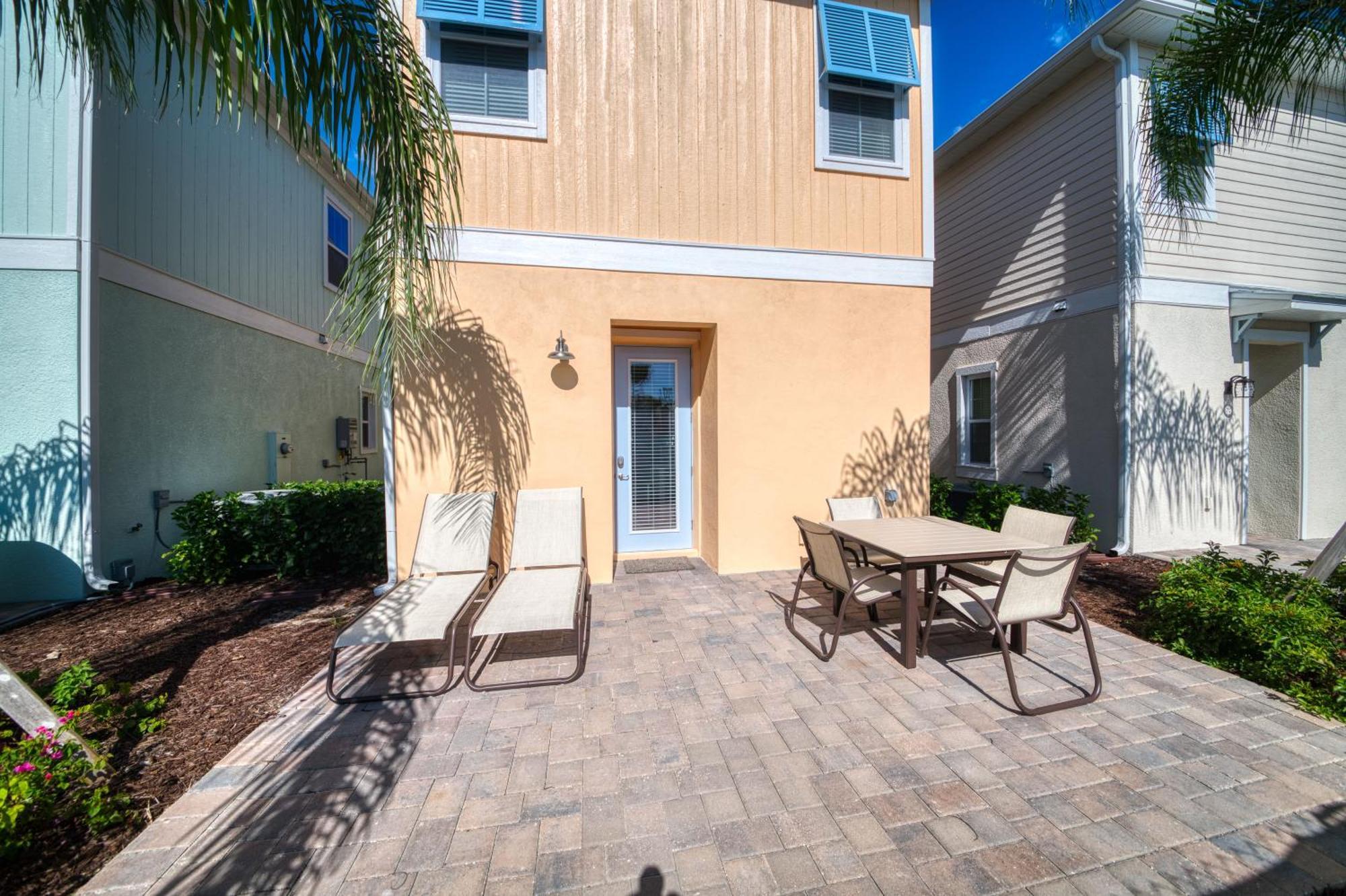 Paradise Near With Margaritaville Island H2o Access - 8052dr