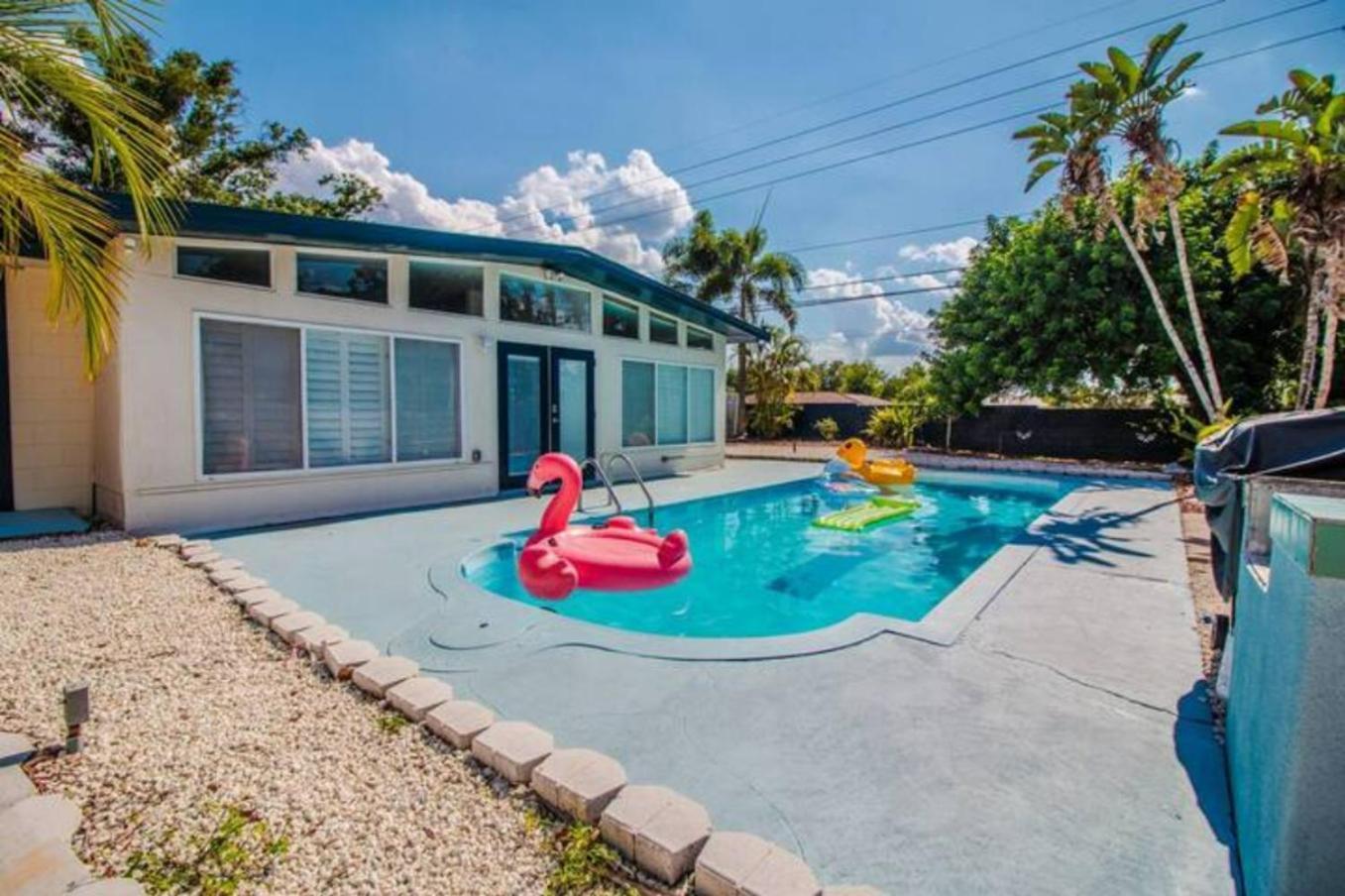Cozy Heart Of Downtown Pool & Pets Ok *